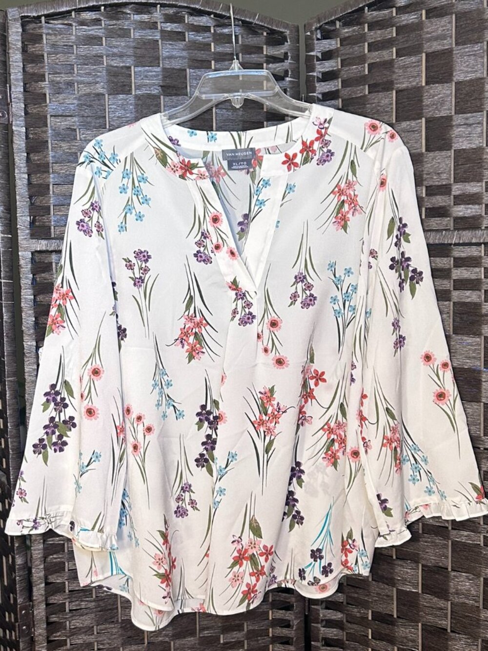 Van Heusen Women's XL Floral Blouse White Pink Blue Purple 3/4 Sleeve Ruffle